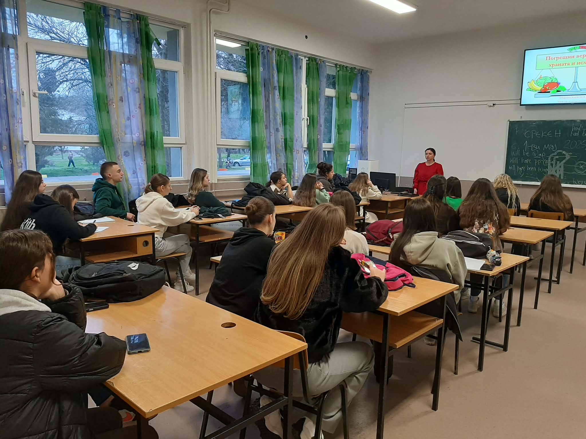 ПРЕДАВАЊЕ ЗА ЗДРАВАТА ИСХРАНА ВО ОСМУ „Д-Р ЈОВАН КАЛАУЗИ“ – БИТОЛА
